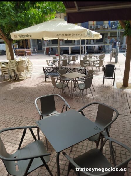 TRASPASO CAFETERÍA-BAR CON ZONA INFANTIL