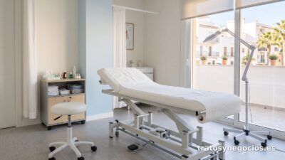 Camilla en centro de fisioterapia, disponible por horas