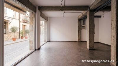 Local comercial a pie de calle con gran escaparate, 120 m²