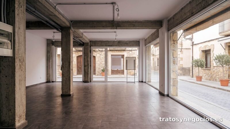 Local comercial a pie de calle con gran escaparate, 120 m²