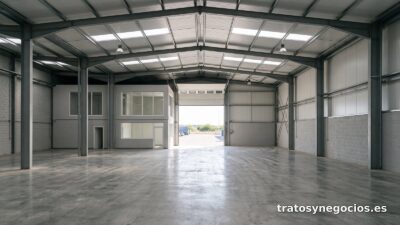 Nave industrial de 400 m² con muelle de carga y oficina